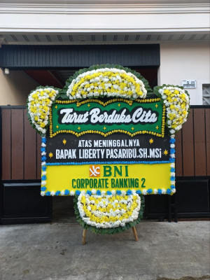 Papan Bunga Duka di Gotong Royong