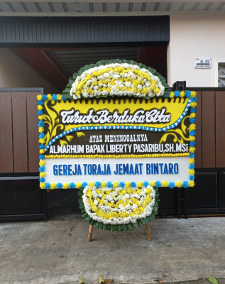 Papan Bunga Duka di Gotong Royong