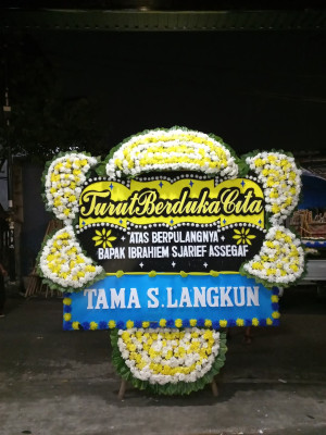 Papan Bunga Duka di Gotong Royong